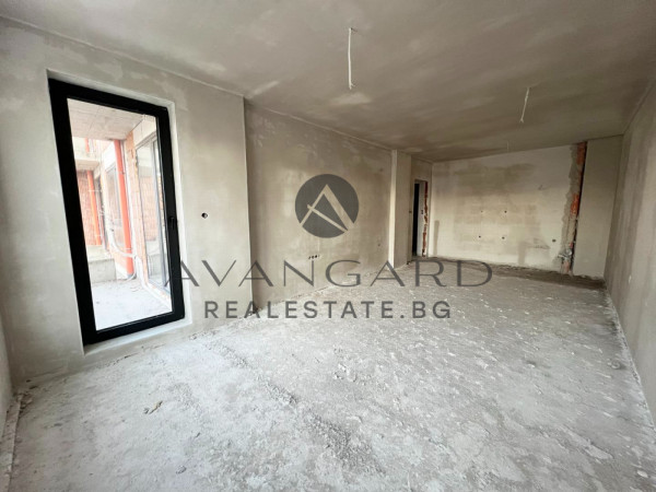 SPACIOUS THREE-ROOM APARTMENT WITH ACT 14!