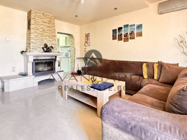 FLOOR OF A HOUSE WITH A YARD / FIRST FLOOR