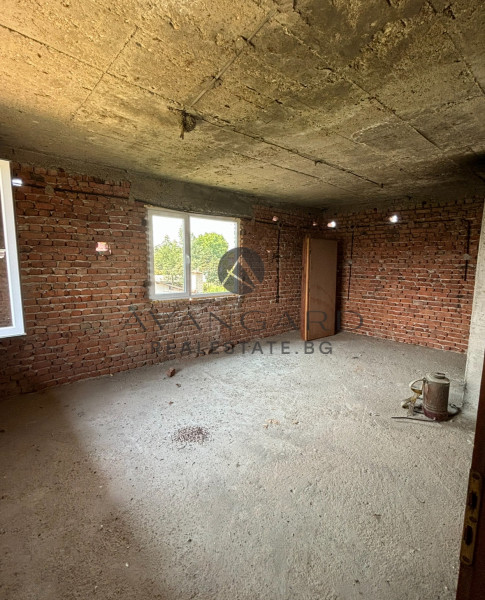 Two -storey house with a yard in the village of Kalekovets!