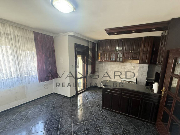 TOP LOCATION! THREE-ROOM APARTMENT IN MARASHA!!!