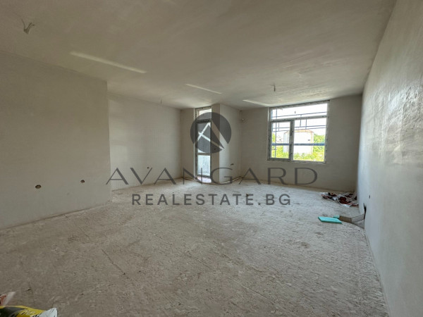 Spacious two -bedroom / south exposure