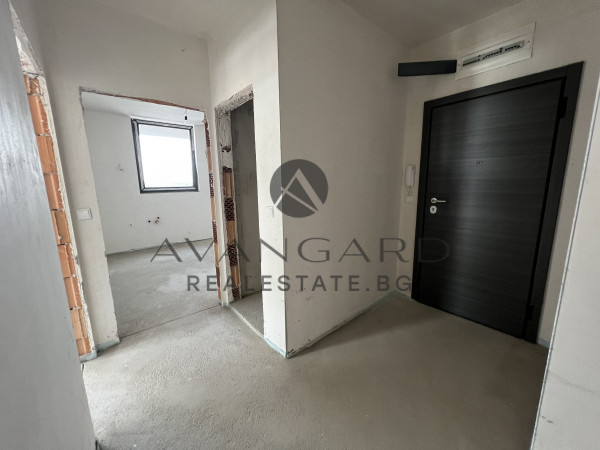 Four -bedroom with parking space in a luxury building