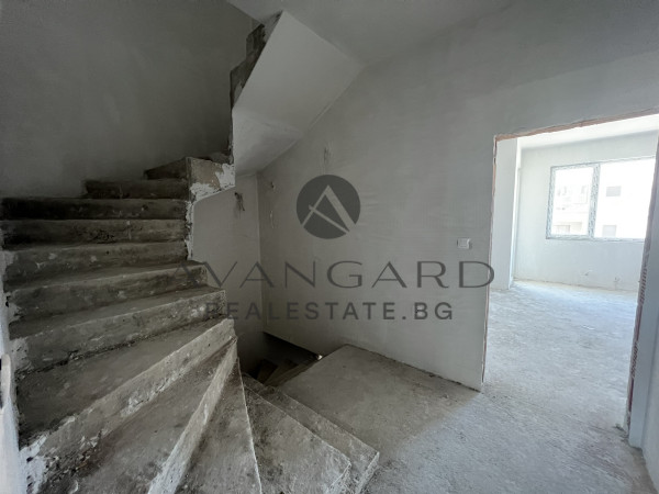 Three -storey house with Act 16 in Ostromila
