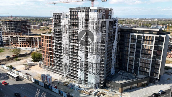 Просторен двустаен / Смирненски