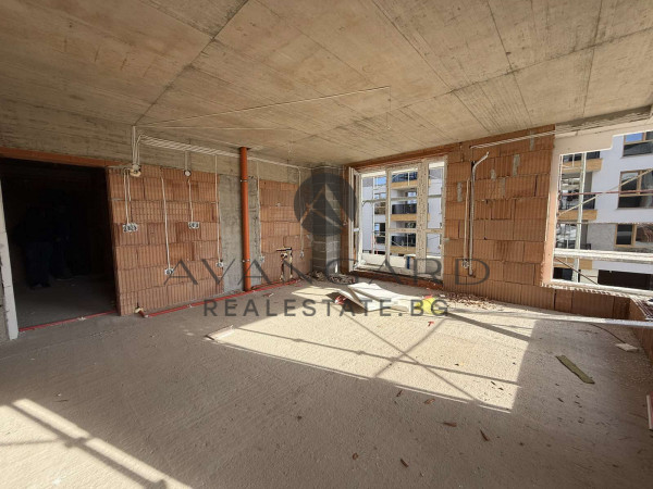 ТРИСТАЕН АПАРТАМЕНТ! МЛАДЕЖКИ ХЪЛМ!