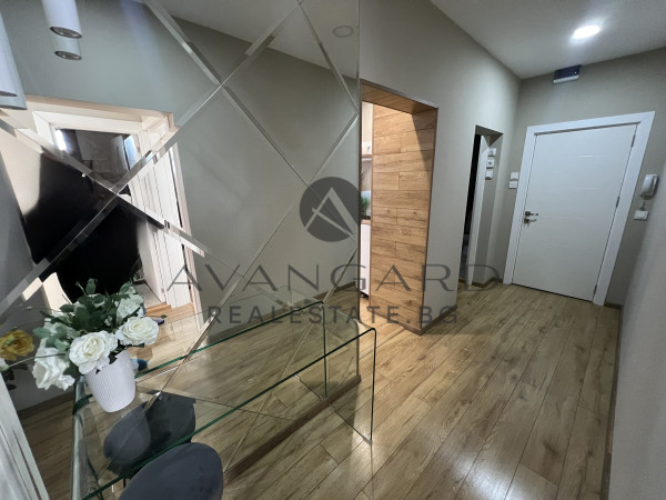 LUXURIOUSLY FURNISHED MULTI-ROOM APARTMENT