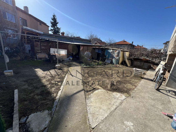 House floor + basement / Proslav