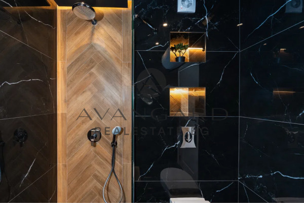 LUXURY TWO-ROOM APARTMENT WITH PARKING SPACE