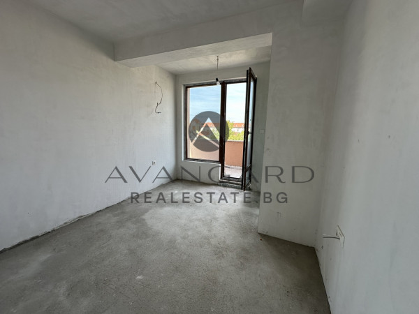 ПРОСТОРЕН ТРИСТАЕН / ТОП ЛОКАЦИЯ / НОВА СГРАДА