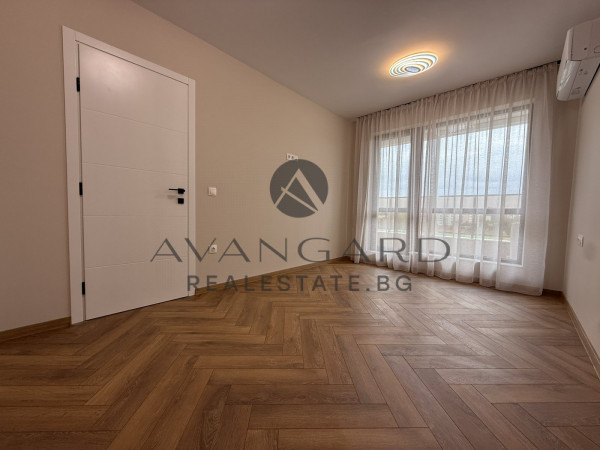 ТРИСТАЕН ЛУКСОЗЕН ПЕНТХАУС