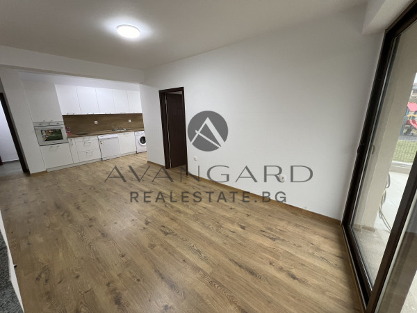 Spacious four-room maisonette with yard and veranda