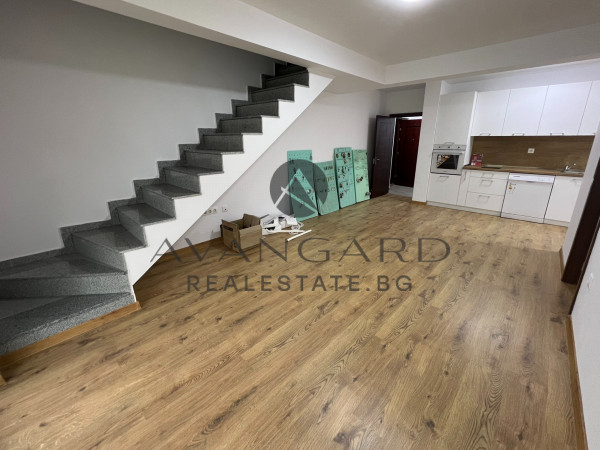 Spacious four-room maisonette with yard and veranda