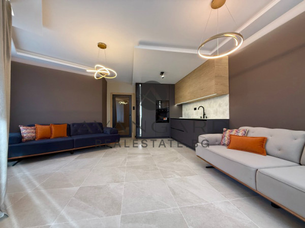 ДИЗАЙНЕРСКИ МНОГОСТАЕН АПАРТАМЕНТ