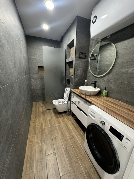 ONE BEDROOM DESIGNER FURNISHED! SMYRNENSKY!
