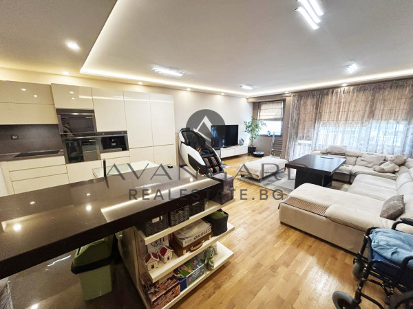 Обширен ЧЕТИРИСТАЕН ПАНАИРА