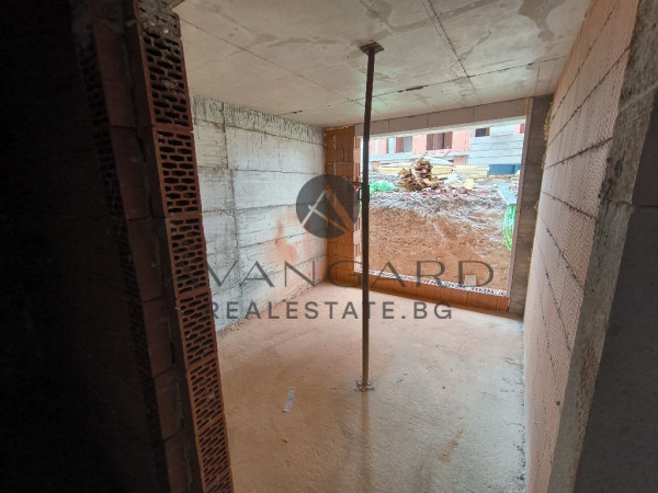 ДВУСТАЕН АПАРТАМЕНТ С ДВОР  И ПАРКОМЯСТО! ПРЕД АКТ14! МАРКОВО!