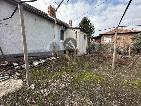 House with a yard in Krumovo village!