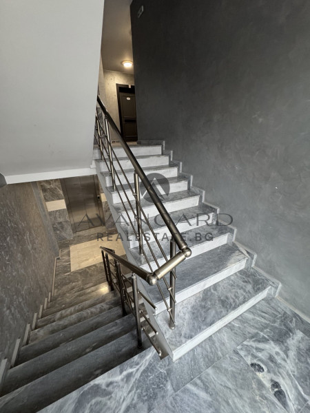 ДВУСТАЕН  АКТ 16! ВЕРАНДА И СОБСТВЕН ДВОР!