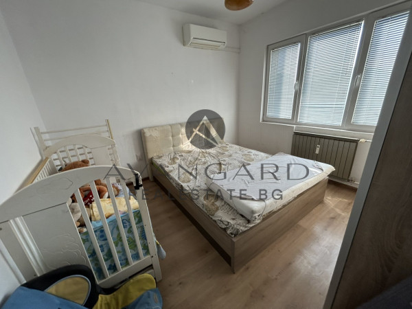One bedroom! Real square footage! Thrace!