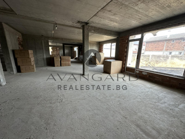 ДВЕ ТРИЕТАЖНИ ОГЛЕДАЛНИ КЪЩИ / С. ЦАРАЦОВО