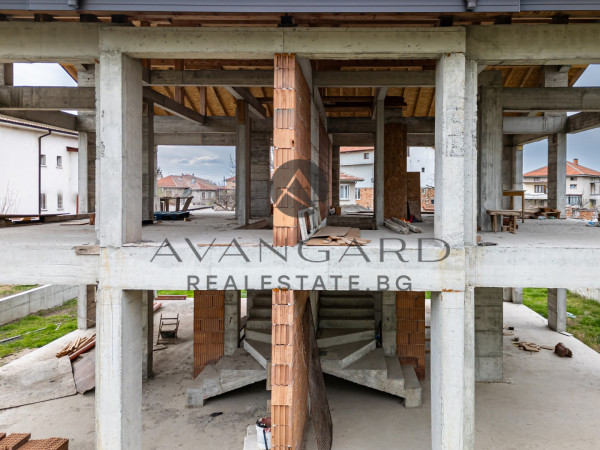 ДВУЕТАЖНА КЪЩА с. Труд