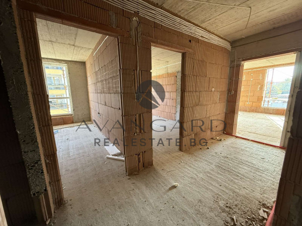 ТРИСТАЕН АПАРТАМЕНТ! МЛАДЕЖКИ ХЪЛМ!