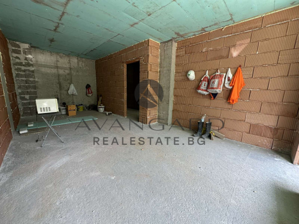 Four -bedroom / new modern building