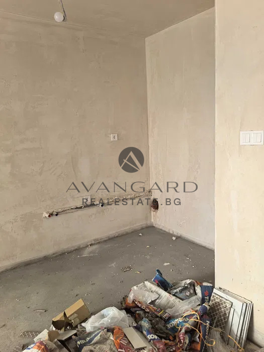 ACT 14! THREE-ROOM APARTMENT / THRACIA