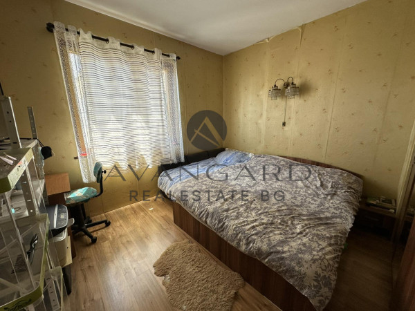 Spacious two -bedroom with four separate rooms / real square footage / south exposure / center