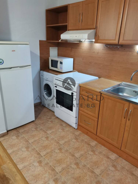 THREE BEDROOM FURNISHED! THE BREAKER!