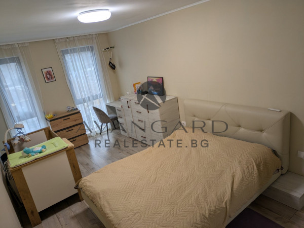 A three -bedroom furnished! Smirnenski!