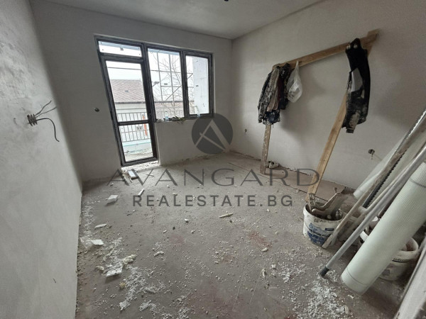 BARGAINFUL! THREE-ROOM APARTMENT WITH PARKING SPACE IN FRONT OF ACT 15