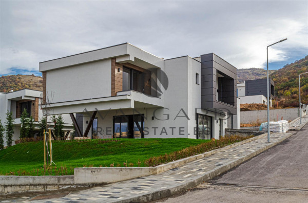 NEW MODERN HOUSE IN MARKOVO