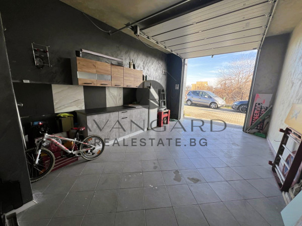 ДВУСТАЕН ОБЗАВЕДЕН! ЮЖЕН!