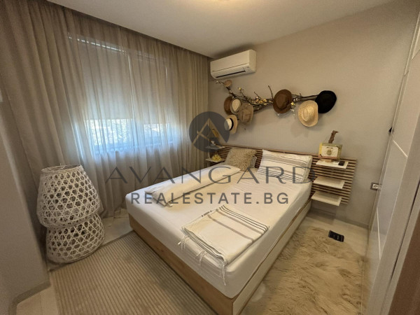 FURNISHED HOUSE WITH YARD AND GARAGE