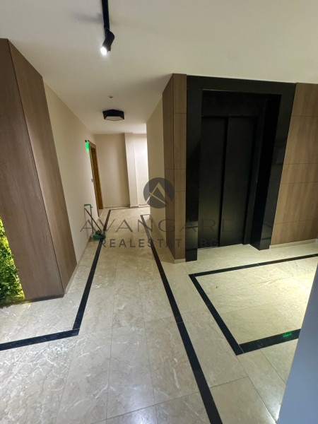 THREE-ROOM APARTMENT WITH ACT 16 WITH COURTYARD