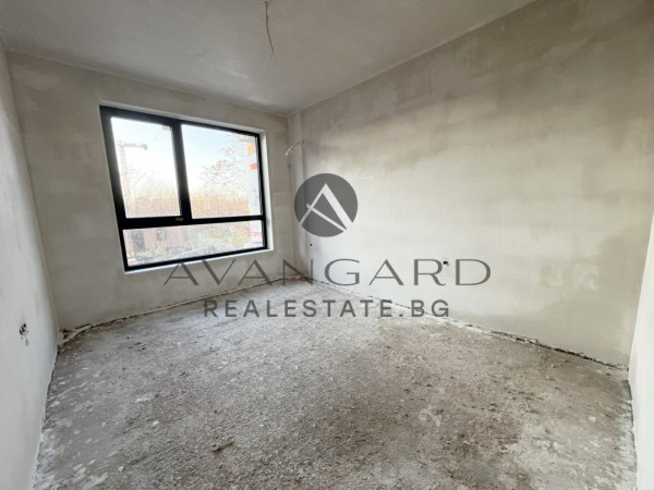 SPACIOUS THREE-ROOM APARTMENT WITH ACT 14!