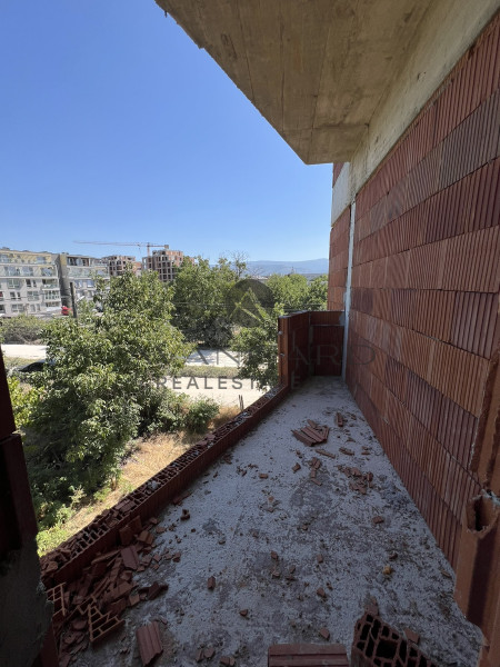 Тристаен Модър