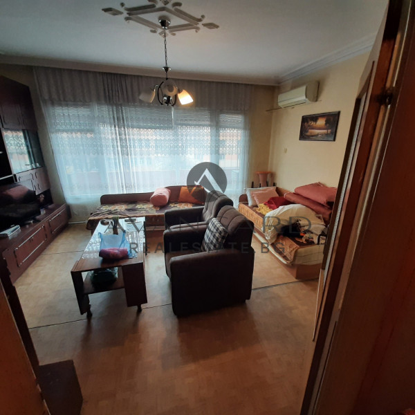 One bedroom with separate kitchen! Sunrise!