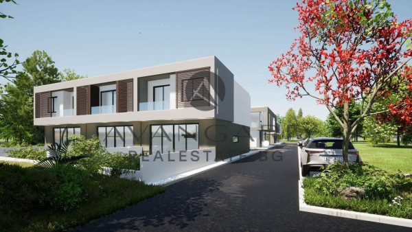 HOUSE WITH YARD AND PARKING SPACE