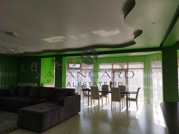 A spacious house with four bedrooms in Benkovski