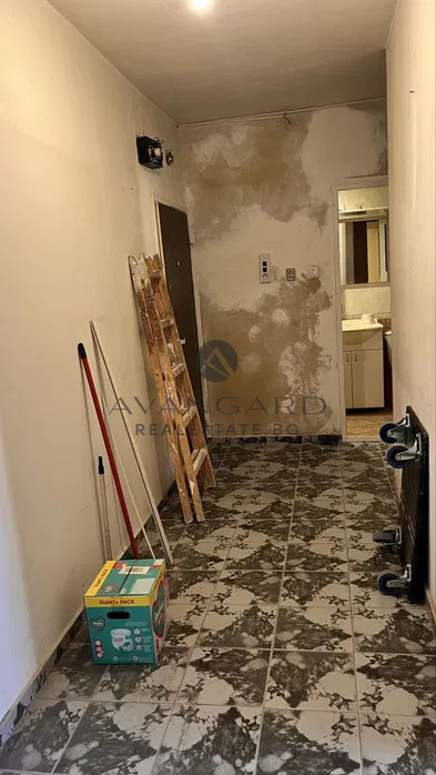 One -bedroom with three separate rooms and real square footage/ Kyuchuk Paris