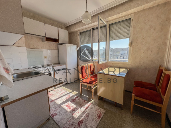 ДВУСТАЕН С ТРИ ОТДЕЛНИ СТАИ ДО  БЕЛИТЕ БРЕЗИ