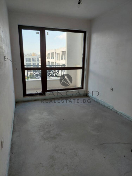 Four-room apartment with GARAGE AND PARKING PLACE ROWING BASE