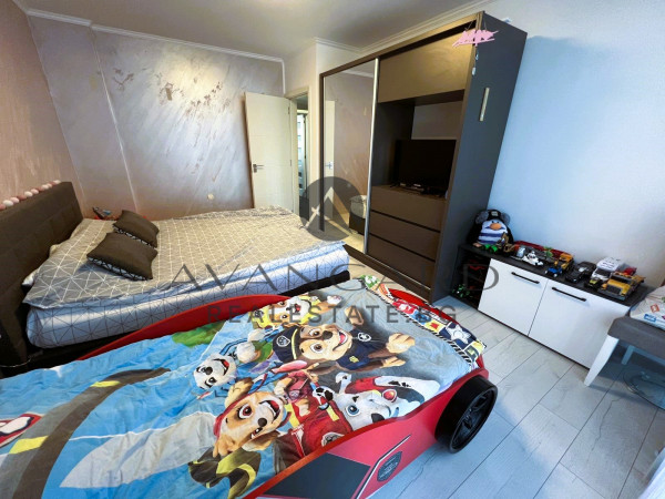 ДВУСТАЕН ОБЗАВЕДЕН! ЮЖЕН!