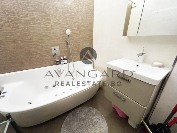 Обширен ЧЕТИРИСТАЕН ПАНАИРА