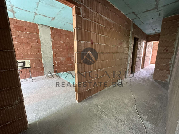 Four -bedroom / new modern building