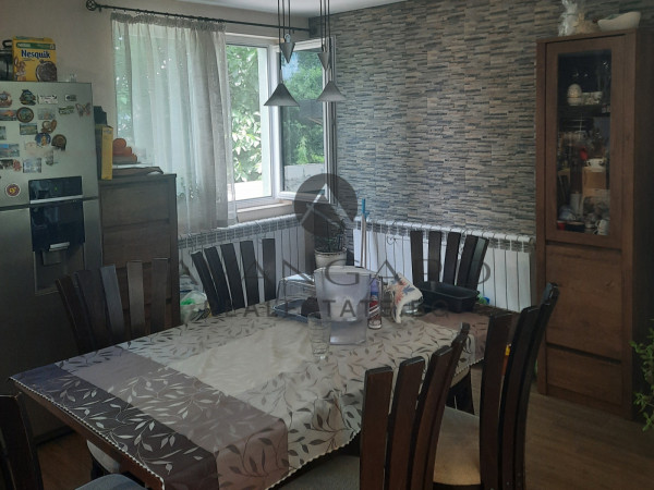 Two Storey House with Yard / Brestnik