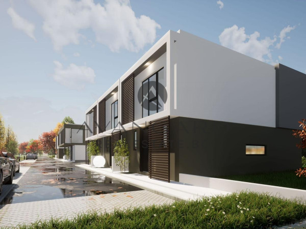 HOUSE WITH YARD AND PARKING SPACE