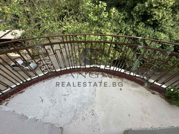 Floor of a house next to the City Garden